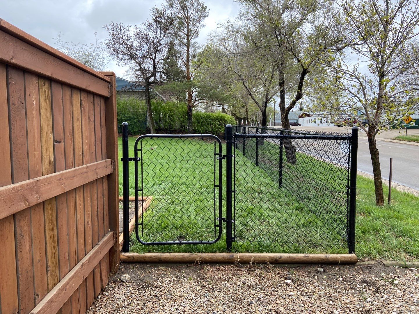 Black Bent Tube Gate